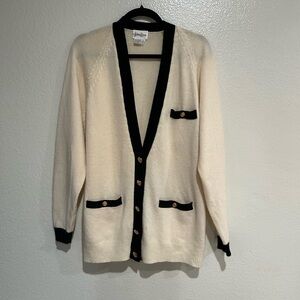 Neiman Marcus Cashmere Sweater in Cream and Black
